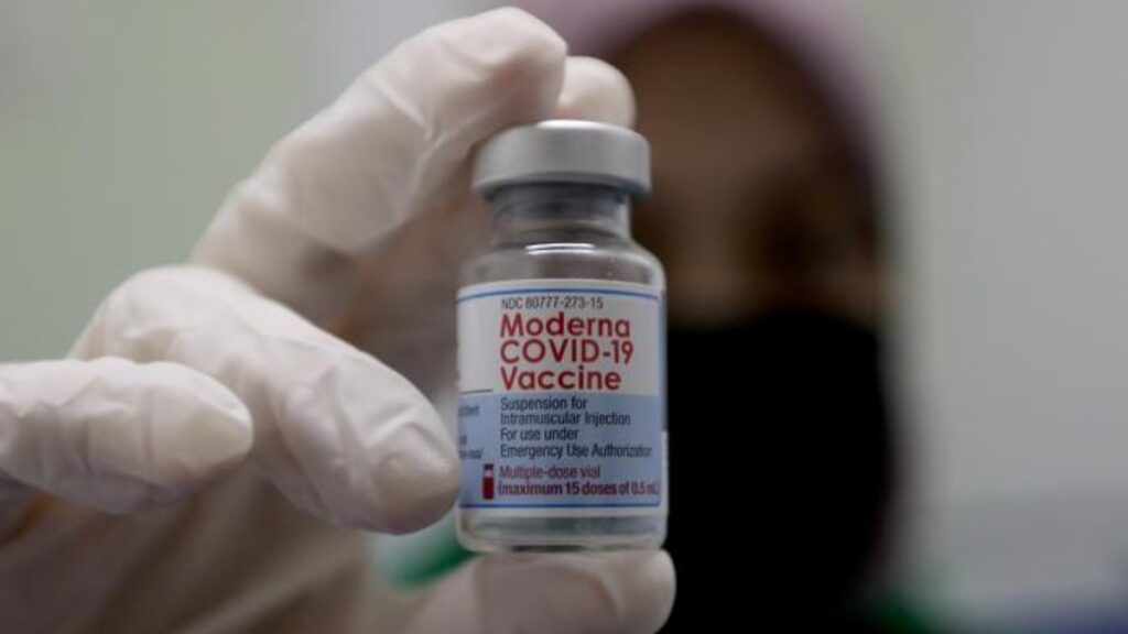 Vacuna Moderna se usará para el refuerzo de maestros